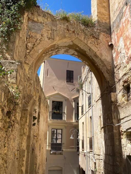 Apartamento Casa Leonardo, A Panoramic View Of Castello Cagliari Exterior foto